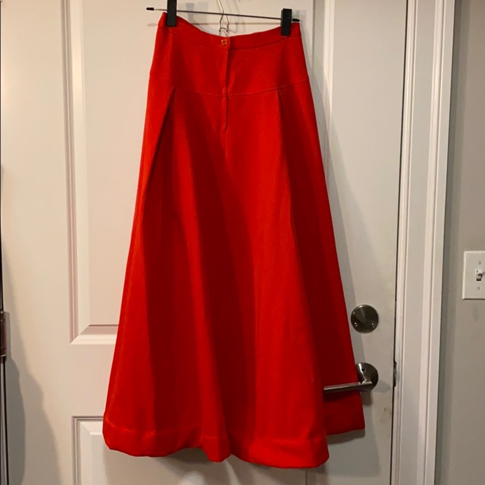 Elegant red maxi dress made out of heavy material